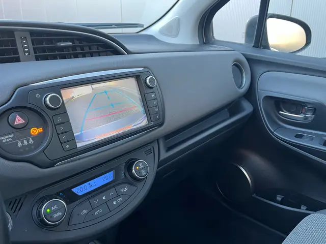 Toyota Yaris 1.5 Hybrid Lease 2015 Hybride Benzine 11