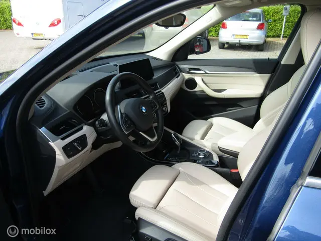 BMW X1 sDrive20i Business Edition Plus 2021 Benzine 8