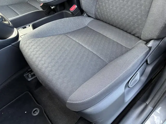 Toyota Yaris 1.5 Hybrid Active 2022 Hybride Benzine 34