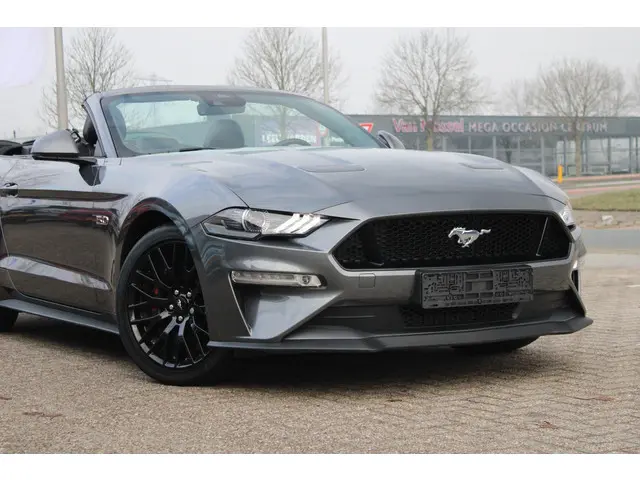 Ford Mustang Convertible 5.0 V8 GT 2022 Benzine 2