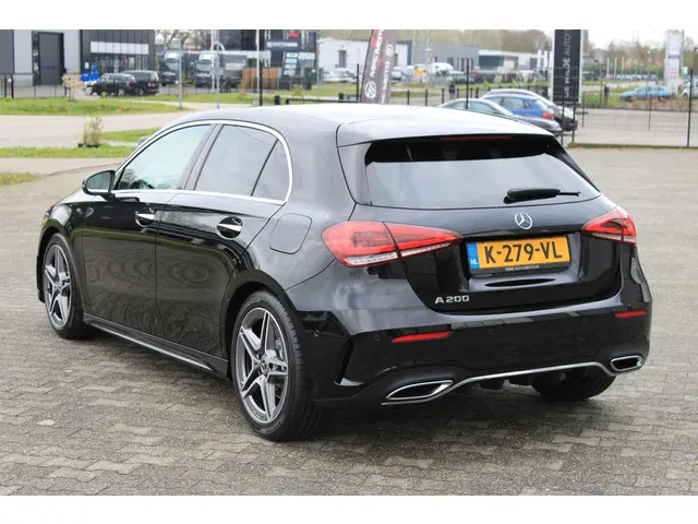 Mercedes-Benz A-Klasse 200 AMG 2018 Benzine 5