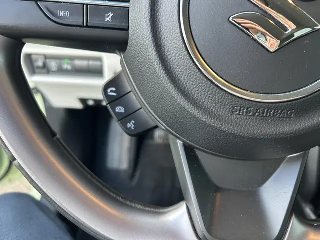 Suzuki Swift 1.2 Style Smart Hybrid 2025 Benzine 17