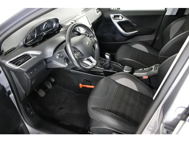 Peugeot 2008 1.2 PureTech Allure 110 PK. 2018 Benzine 14