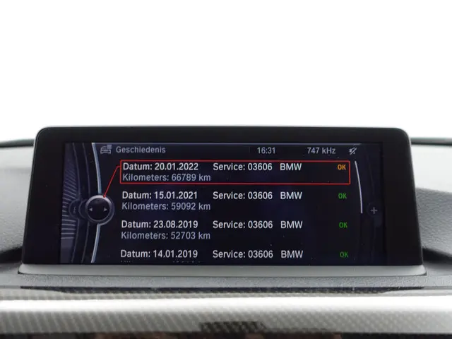 BMW 3 Serie 328i High Executive Aut- 2013 Benzine 12