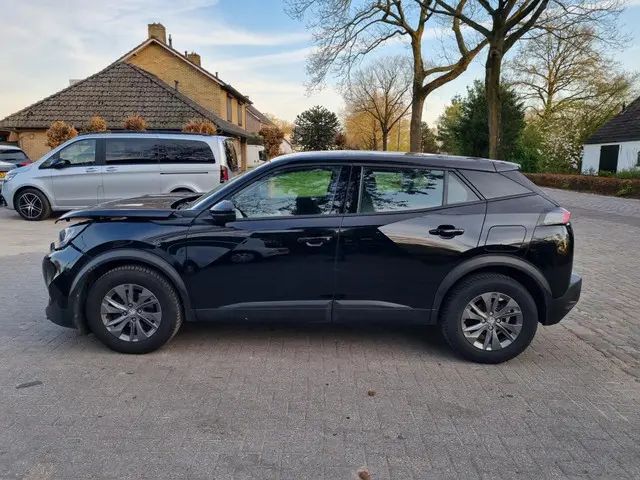 Peugeot 2008 1.2 PT Active Pack 2022 Benzine 6