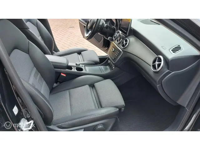 Mercedes-Benz GLA 180 Ambition 2017 Benzine 13
