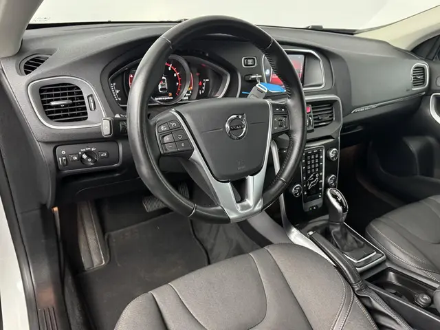 Volvo V40 Cross Country 1.5 T3 Edition+ 2018 Benzine 28