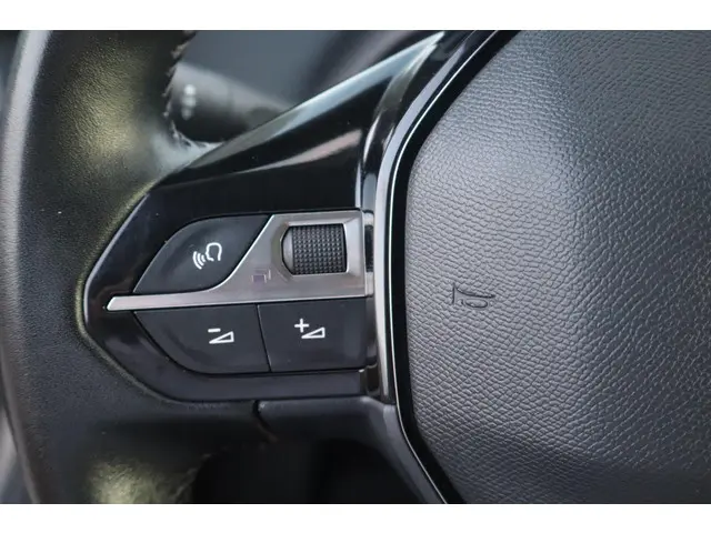 Peugeot e-2008 EV Allure 50 kWh 2021 Elektrisch 15