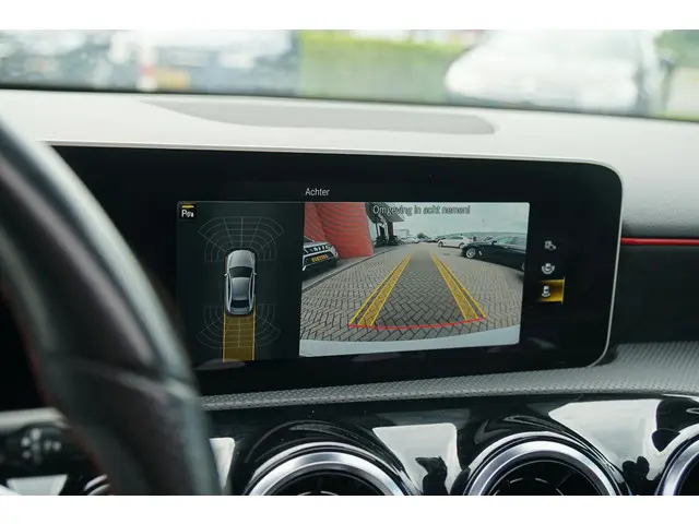 Mercedes-Benz A-Klasse 180 AMG Line 2020 Benzine 14