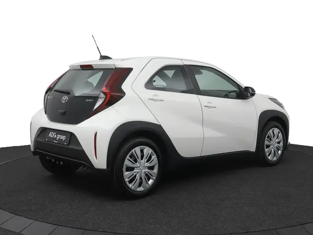 Toyota Aygo X Hybrid 115 play 2026 Hybride Benzine 2