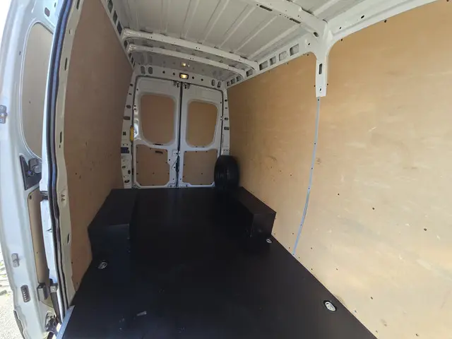 Iveco Daily 35S14V 2.3 352L H2 2022 Diesel 11