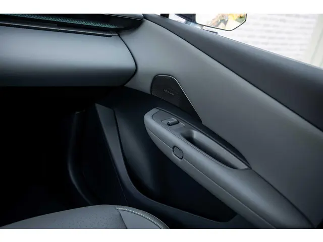Lynk & Co 02 More 66 kWh 2025 Elektrisch 22