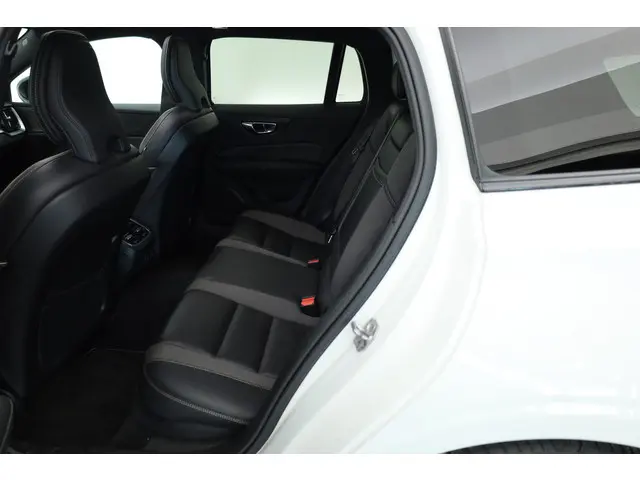 Volvo V60 2.0 B4 R-Design 2020 Hybride Benzine 21