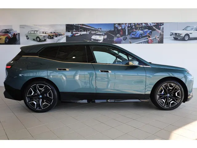 BMW iX xDrive40 High Executive 77 kWh 2022 Elektrisch 3