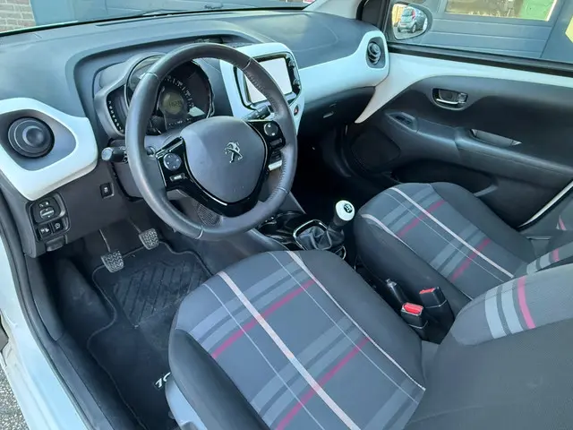 Peugeot 108 1.0 e-VTi Première 2014 Benzine 6