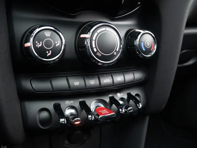 MINI 5-Deurs One 2019 Benzine 19