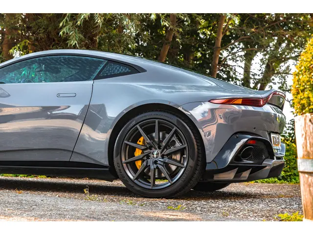 Aston Martin V8 Vantage 4.0 2018 Benzine 25