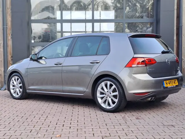 Volkswagen Golf 1.4 TSI Highline Bluemotion 2016 Benzine 3