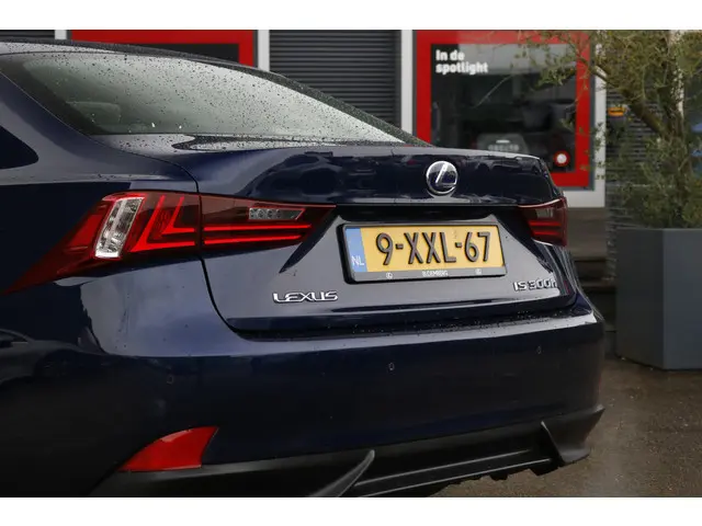 Lexus IS 300h Edition 2014 Hybride Benzine 6