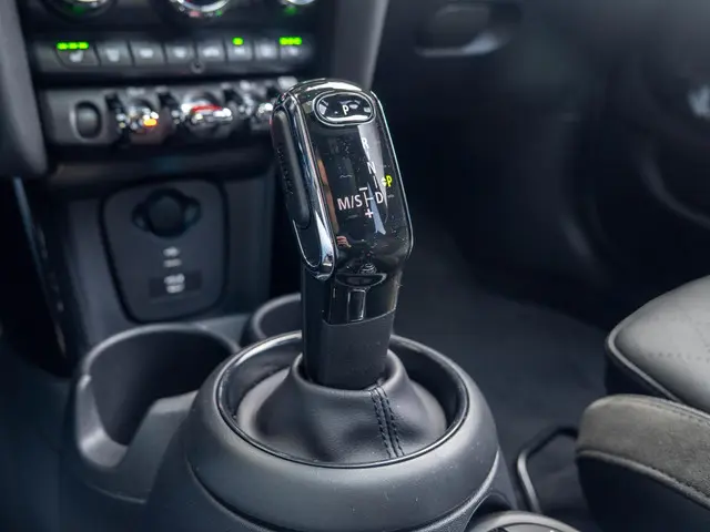 MINI 5-Deurs Cooper Aut. 2022 Benzine 12