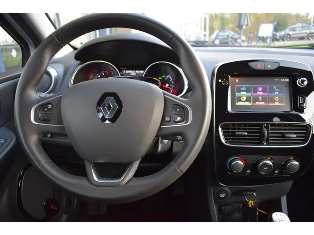 Renault Clio Estate 0.9 TCe Limited 2017 Benzine 10