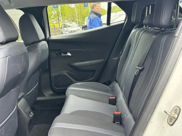 Peugeot e-2008 EV Allure 50 kWh 2020 Elektrisch 6