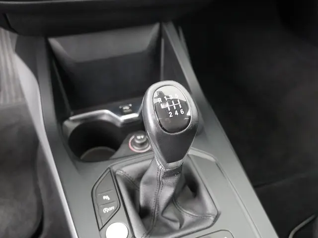 BMW 1 Serie 118i Executive Edition 2021 Benzine 22