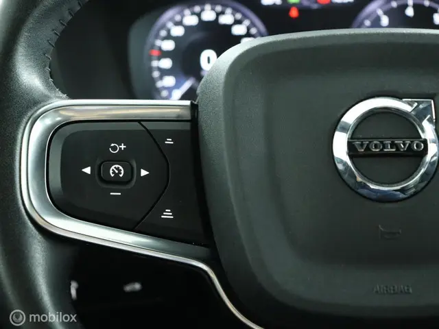 Volvo XC40 1.5 T2 Momentum automaat 2021 Benzine 57