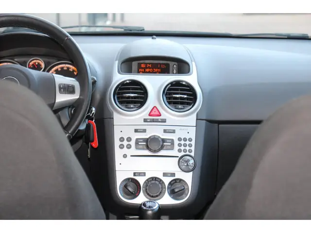 Opel Corsa 1.2-16V Selection 2013 Benzine 12