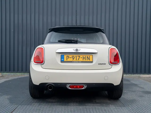MINI Cooper Mini 1.5 Chili Serious Business 2016 Benzine 31