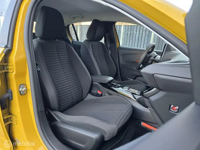 Peugeot e-208 3