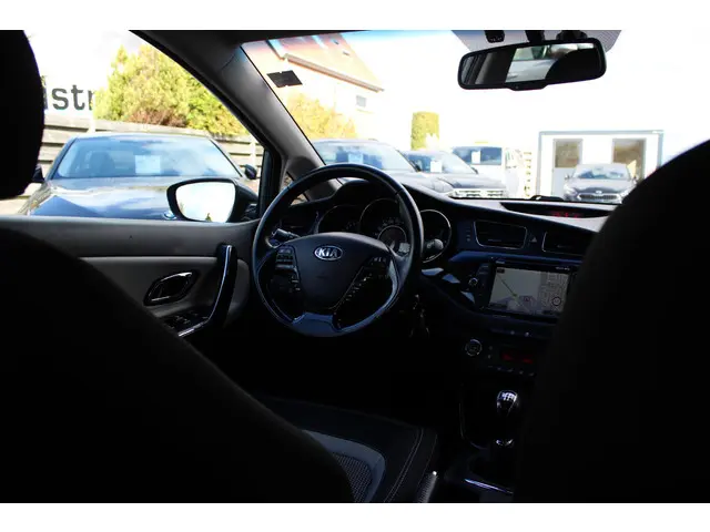 Kia cee'd Sportswagon 1.6 GDI Plus Pack 2012 Benzine 17