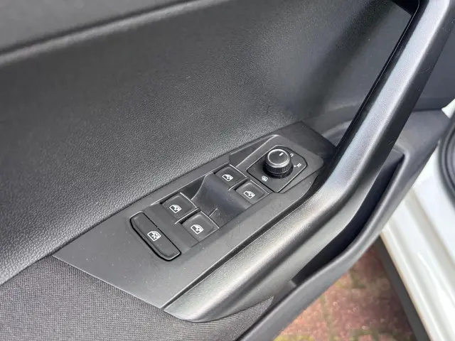 Volkswagen Polo 1.0 TSI Highline R-line 2018 Benzine 22