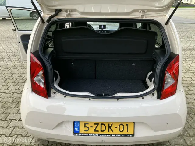 SEAT Mii by Mango. Navi, PDC, Allseason banden 2015 Benzine 8