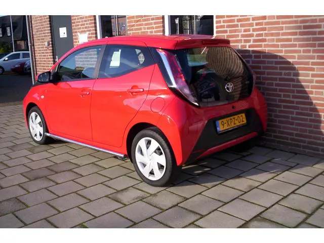 Toyota Aygo 1.0 VVT-i x-play 2014 Benzine 3