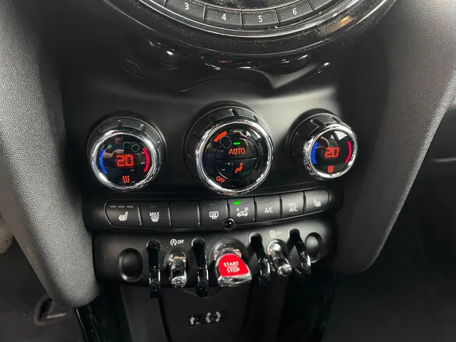 MINI Cooper Mini 1.5 Chili Serious Business 2015 Benzine 13