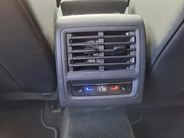 Volkswagen Golf 1.5 eTSI R-Line NIEUWSTAAT 2023 Benzine 14