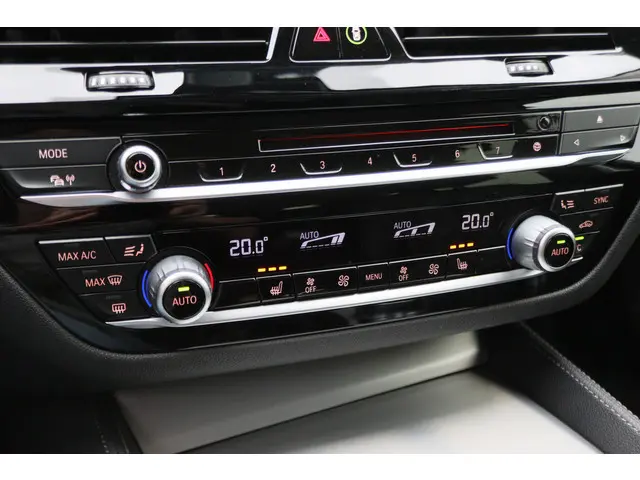 BMW 5 Serie Touring 520i High Executive 2018 Benzine 51