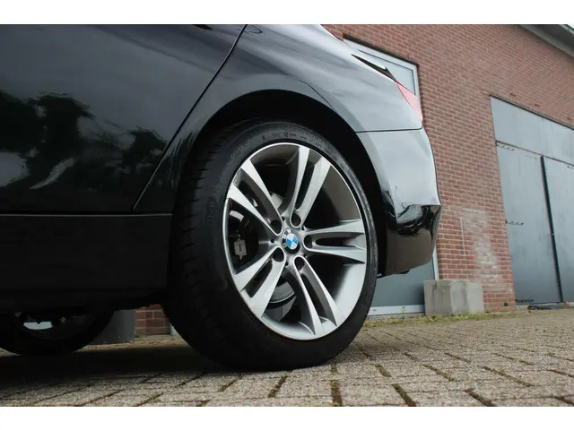BMW 3 Serie 316i Executive 2013 Benzine 40
