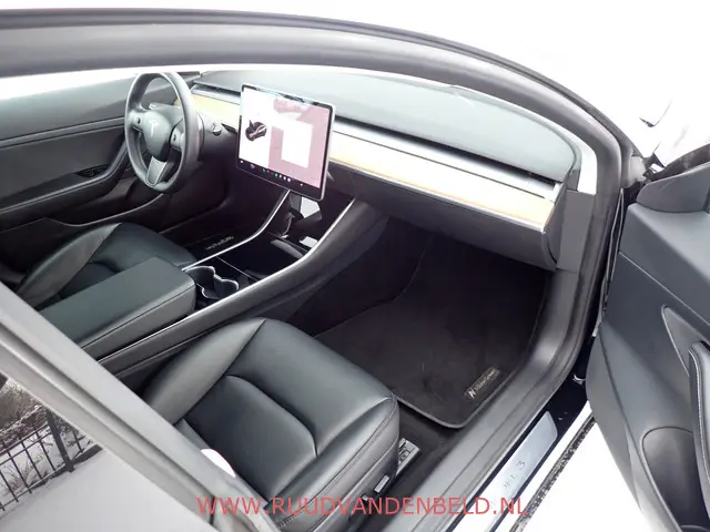 Tesla Model 3 SR+ 2020 Elektrisch 18