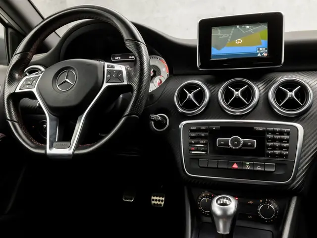 Mercedes-Benz A-Klasse 180 AMG Sport 2015 Benzine 7