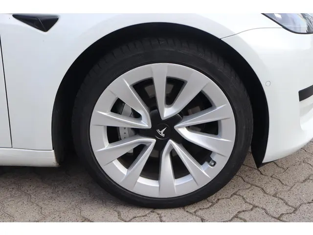 Tesla Model 3 Standard RWD Plus 60 kWh 2021 Elektrisch 16