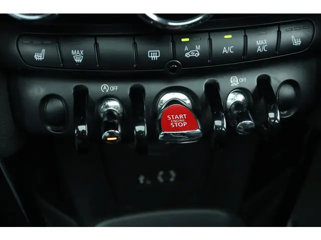 MINI Cooper S 2.0 CHILI SERIOUS BUSINESS 2015 Benzine 32