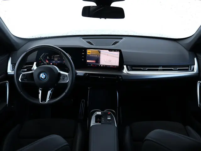 BMW X1 xDrive25e 2025 Hybride Benzine 12
