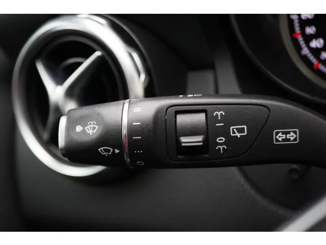 Mercedes-Benz GLA 250 4Matic 2017 Benzine 35