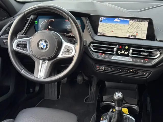 BMW 1 Serie 118i Executive Edition M 2020 Benzine 22