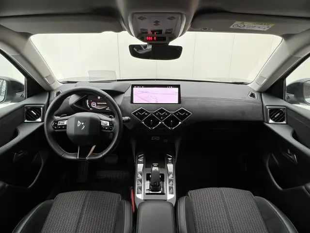 DS DS 3 PureTech 130 EAT8 Performance Line 2024 Benzine 8