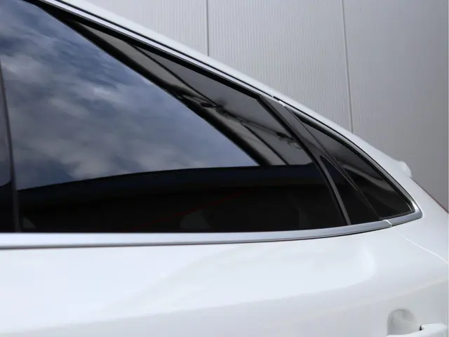Volvo V40 2.0 T4 R-design 2018 Benzine 14