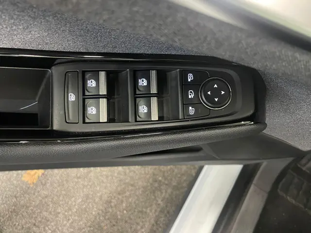 Renault Austral 1.3 MHEV Aut. 160pk Techno 2023 Benzine 19