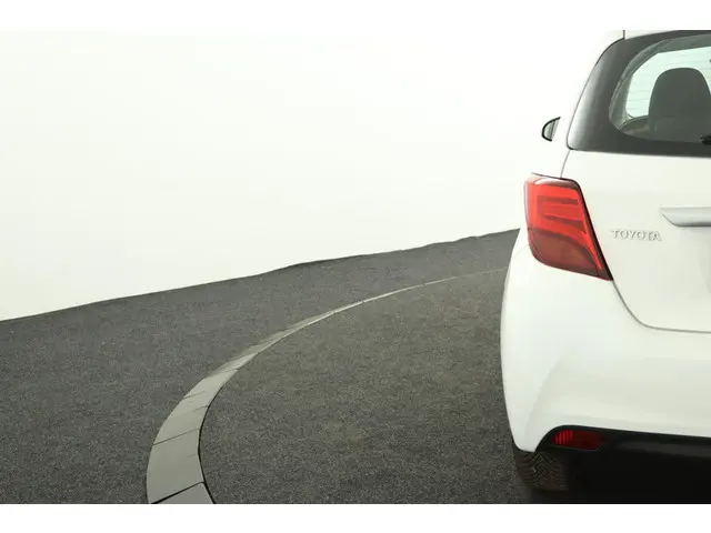 Toyota Yaris 1.5 Hybrid Aspiration 2015 Hybride Benzine 39